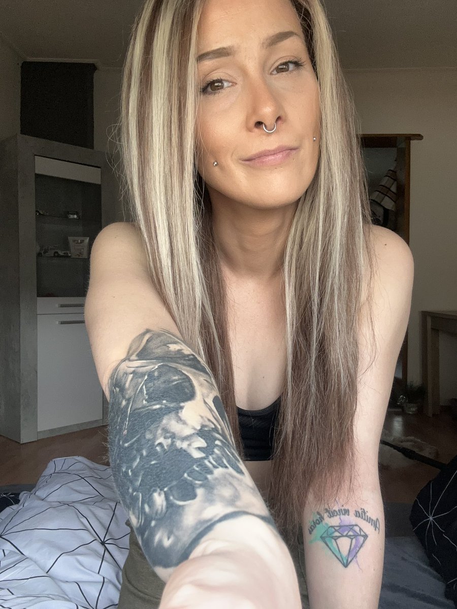 Frost_Nineee's tweet photo. Good evening 😘 how was your day ? 

https://t.co/UWZCY16pqv
#goodevening #photo #girl #GoodDay #RetweeetPlease #FolloMe #folloback #like #hotgirl https://t.co/rY4j3ATNjE
