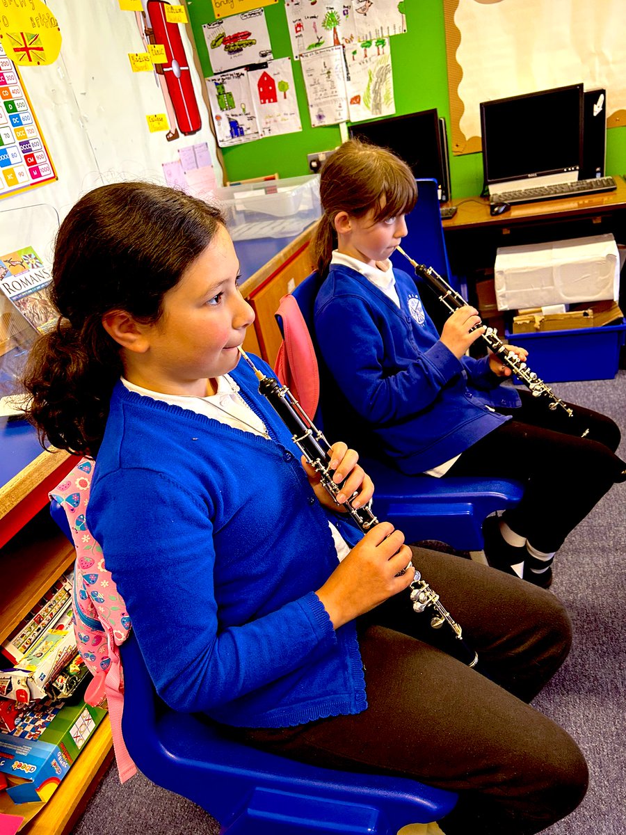 DGCIMS's tweet photo. Today was a very exciting day in @dgcouncil as Eastriggs Primary pupils embarked on an oboe project with woodwind instructor Rebecca πΆ#YoungMusicians #oboe @annan_academy #YMusicMatters @DGWGO https://t.co/3Oh7N4VNyK