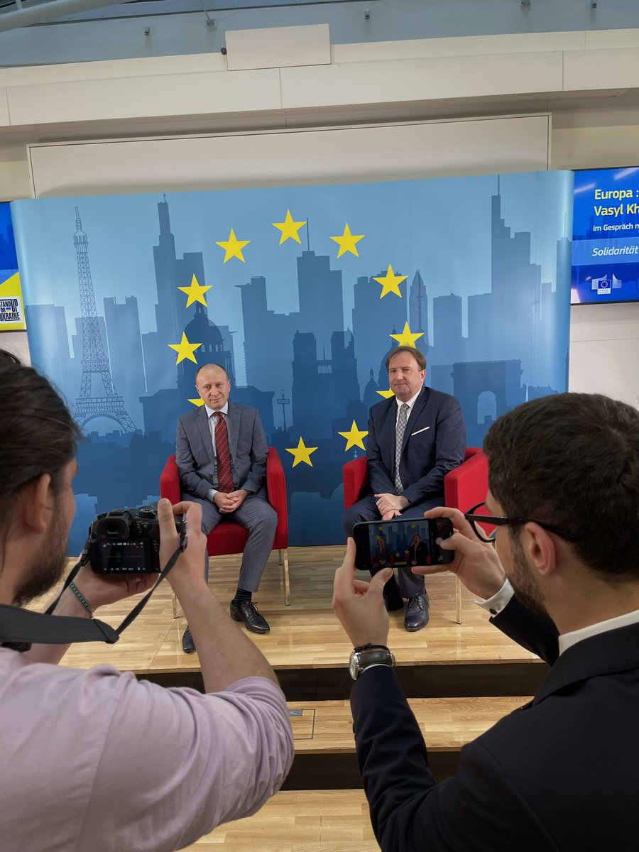 „Diese Gesellschaft hat den putin geschafft und nicht putin diese Gesellschaft“ - Botschafter der Ukraine <a href="/VKhymynets/">Vasyl Khymynets</a> 

Veranstaltung von <a href="/EuropaDIALOG/">EuropaDIALOG</a> <a href="/BenediktWein/">Benedikt Weingartner</a> <a href="/EuropeanCommiss/">European Commission</a>