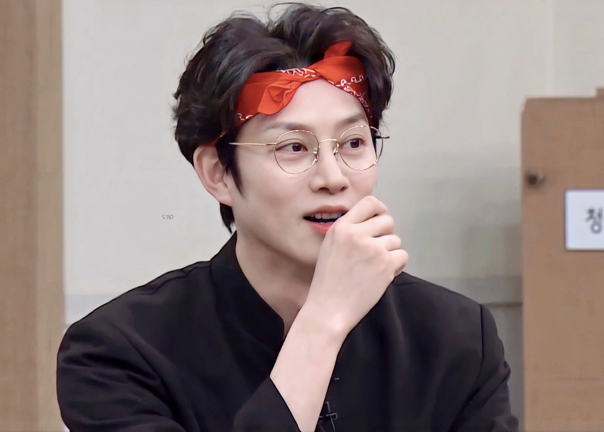 b1__0's tweet photo. HeeChul Accident Sequelae
https://t.co/lrluRyLEFT
https://t.co/Ym0PuBLlI8
Why is he only appearing for a few seconds in the MV and not even dancing? If you are curious, read this.
#HEECHUL #ヒチョル #SUJU #SUPERJUNIOR #SJ #スジュ #ELF #SS9Encore #スパショ #Sushow #bubble #bbl https://t.co/eClpwoyAre