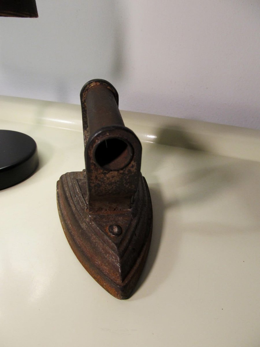MaLanterne's tweet photo. Antique Collectible Sylvester Patent Salter Sad Iron Primitive Country Sad Flat Clothing Iron Door Stop Flat Sad Iron Number 0 https://t.co/2wmQA7SHrJ #Retro #Sales #Home decor #Free shipping #Music #Vintage #Coronation #Charles III #SadIron https://t.co/RPhoIOcTnu