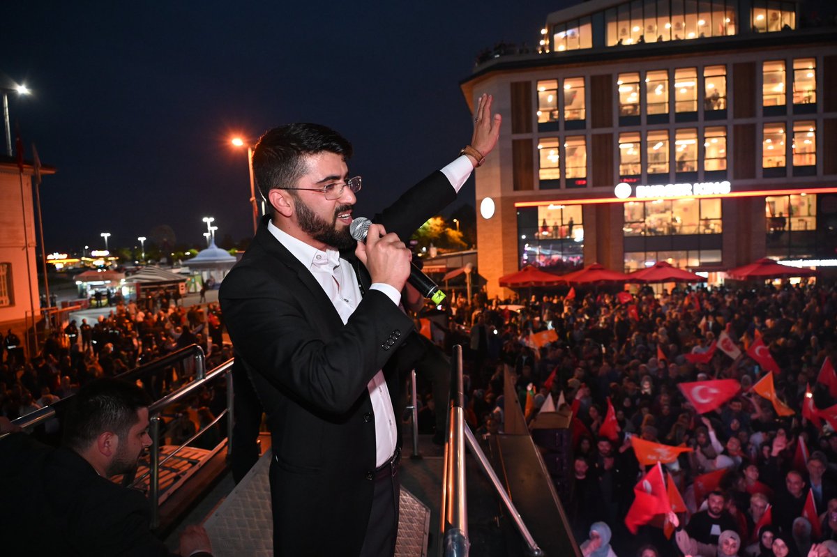 serdalozer77's tweet photo. HÜDA PAR olarak, her daim halkımız ile iç içe olacak, dertleriyle dertlenip sevinçlerine ortak olacağız inşallah. Bismillah deyip tüm yüreklere dokunacağız. 

Bizler Muhabbet Fedaileriyiz, Husumete Vaktimiz Yoktur. https://t.co/EaHXwTEuN1