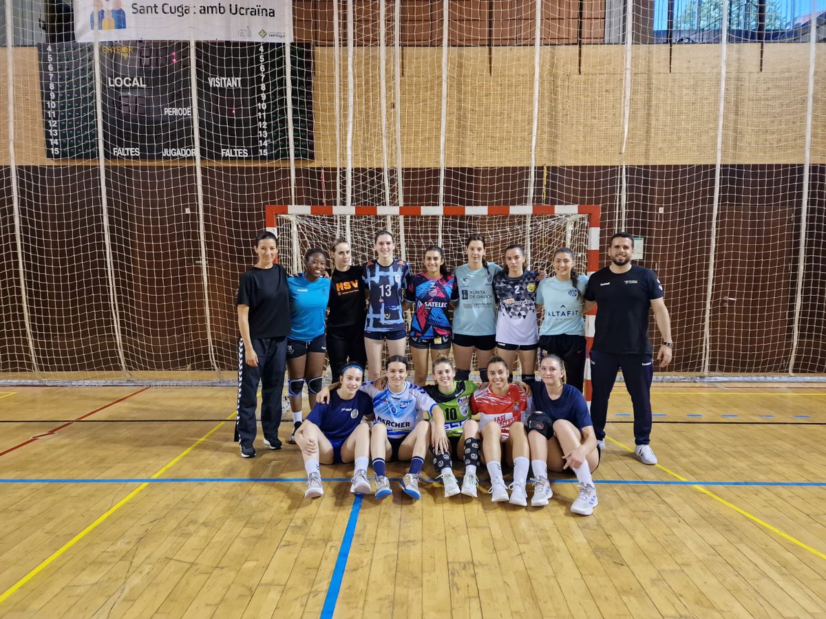 hstcugat's tweet photo. 🔴⚫ Us heu perdut l'entrenament de la selecció femenina de Catalunya per la Copa de les Nacions? No patiu, perquè tornaran a fer un el divendres a les 19h!

@cathandbol @santcugatcreix @fedcathandbol https://t.co/kFsjFpWjmA