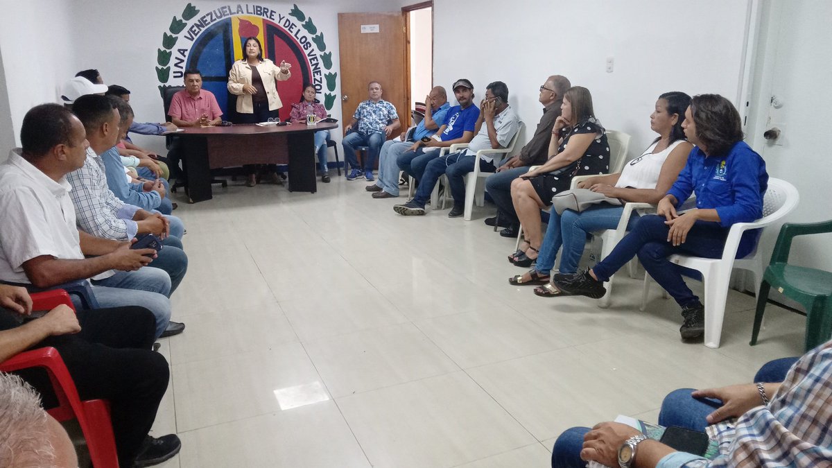 adnvaesparta's tweet photo. En el #CES se orientan las acciones políticas para los 11 Municipios sobre la evaluación de sus estructuras y la conformación de los Comités Locales.  #31May 

#ADNuevaEsparta https://t.co/kdShqQdtr0