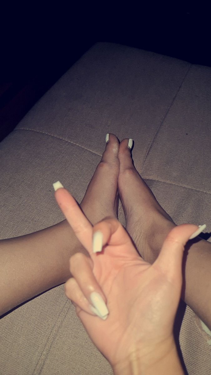 Wer ist noch wach für ne Video melkung ?
Meine Füße machen dich süchtig und treiben dich in die totale Abhängigkeit