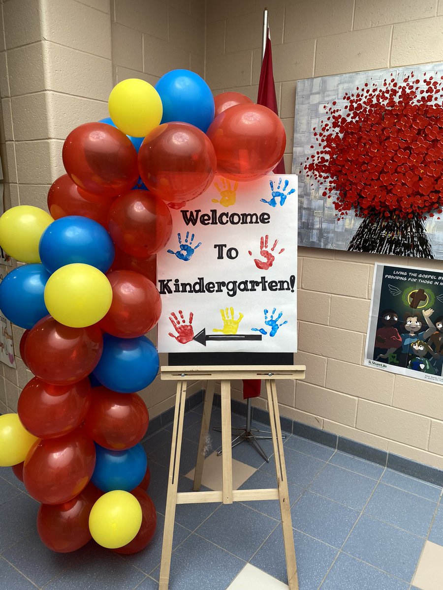 LOC_YCDSB's tweet photo. Today we welcomed our newest and youngest Knights to LOC! #welcometokinder @DomenicScuglia @ElizabethCrowe_ @RocchinaAntunes https://t.co/HIDv2rOrzk