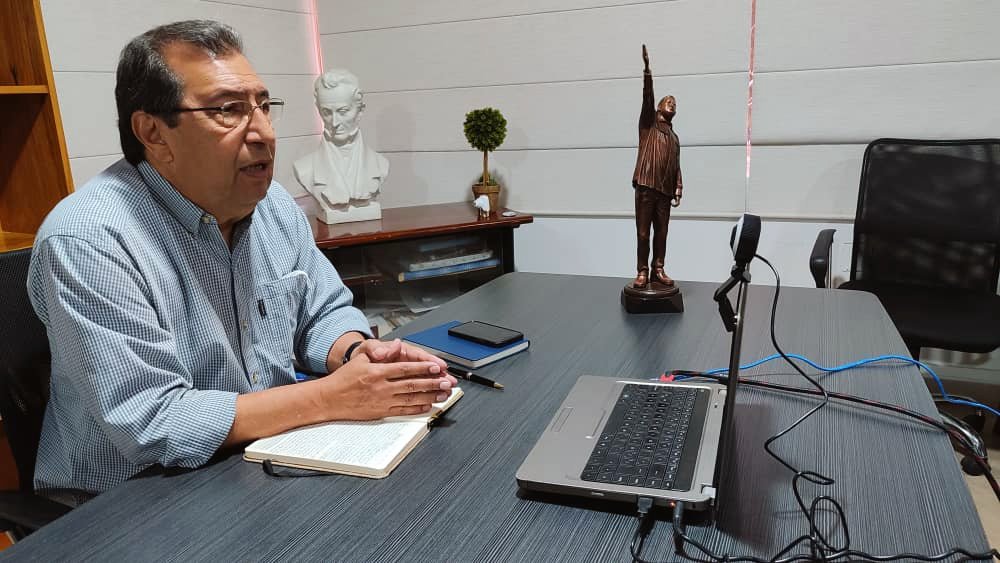 Adan_Coromoto's tweet photo. Iniciamos con el @InstitutoHugoCh nueva cohorte virtual del diplomado "Visión General del Legado del Comandante Hugo Chávez", con el propósito de potenciar en participantes el estudio de los valores que caracterizaron la trayectoria del máximo líder de la revolución bolivariana. https://t.co/18FBogoyXc