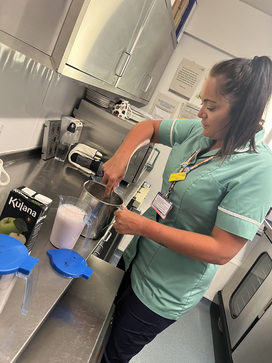 Afternoon refreshments of ice pops, milkshakes, juice, fruit, cake and biscuits to help our patients, their relatives and our staff #keepcool in this lovely weather we’re having! #1bigteam #derriford @UHP_NHS