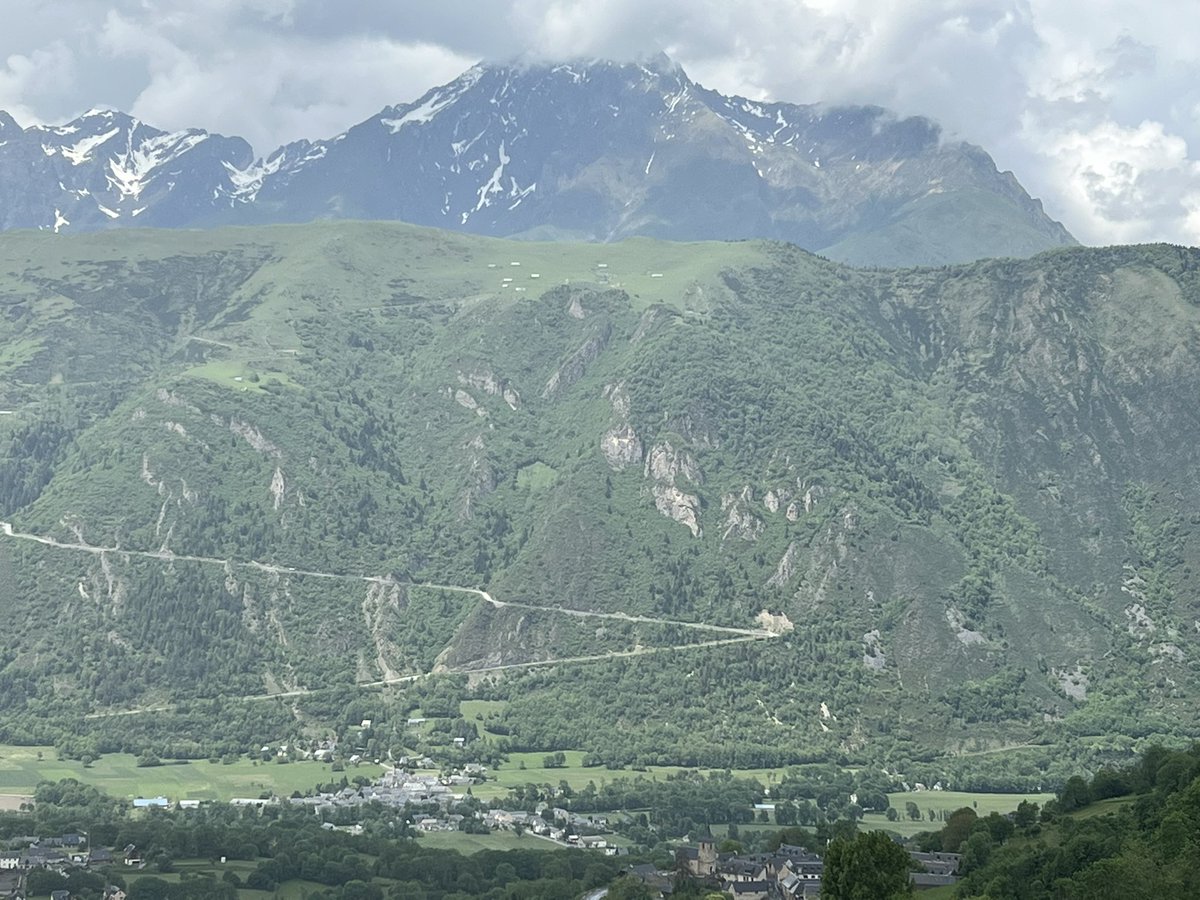 corinne_crabe's tweet photo. Lecture de paysage depuis #azet l’empreinte des glaciers #pyrenees #pirineos https://t.co/XpHNW0BtDR