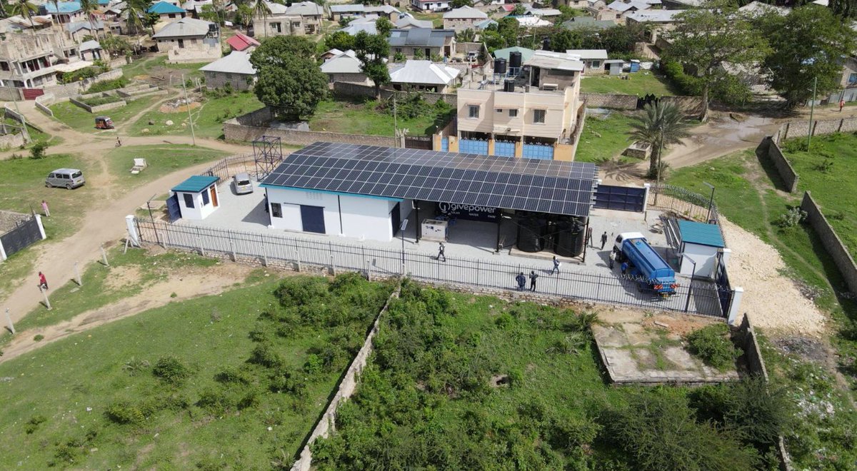 GivePowerFdn's tweet image. For every 1,960 liters of water distributed, we save 1 Tonne of CO2 from being released into the atmosphere. Over the next 20 years, our current Solar Water Farm portfolio in Kenya could prevent the creation of up to 1.45 m Tonnes of harmful CO2.

#GivePower #CarbonAvoidance