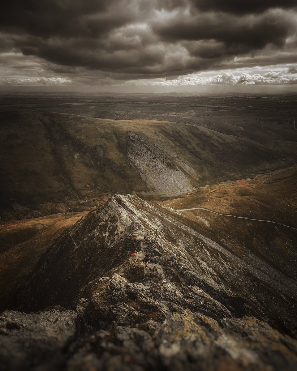 📍 ꜱ ʜ ᴀ ʀ ᴘ  ᴇ ᴅ ɢ ᴇ

⛰️ Blencathra - Hallsfell Top (868 m) • ⛰️ Doddick Fell (742 m) • ⛰️ Scales Fell (682 m)