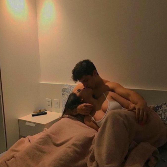 Gracevdy_'s tweet photo. Él se puso romántico y olvidó que es 10 años mayor que ella 🙊 https://t.co/0oDIatOLq2