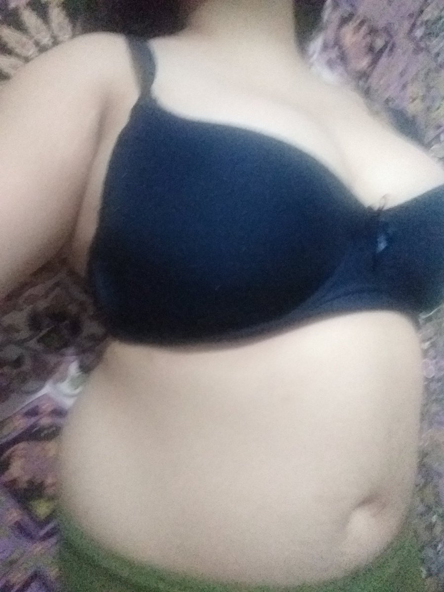 LilyMBloon666's tweet photo. Aveces veo mi cuerpo en este tipo de fotos y me siento bien con el ♡ 
Talvez me hace falta una sesion en lenceria o ropa interior nose 
Que opinan?! °w° 
(Foto que despues borraré o nose xD)
Feli miercoles ♡ https://t.co/W8Fcrm4NnC