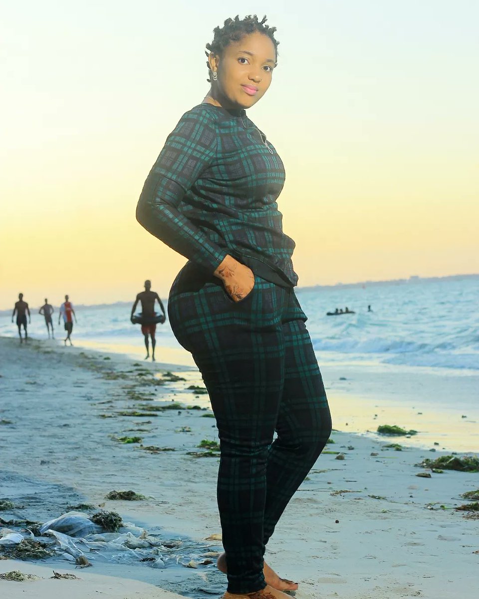 jojoprincessl's tweet photo. Ukiulizwa kwanini moyo wako umetulia, waambie ni kwasababu Allah ameahidi, kila Baada ya dhiki ni faraja 🥊💋 https://t.co/OlBNbpnQRz