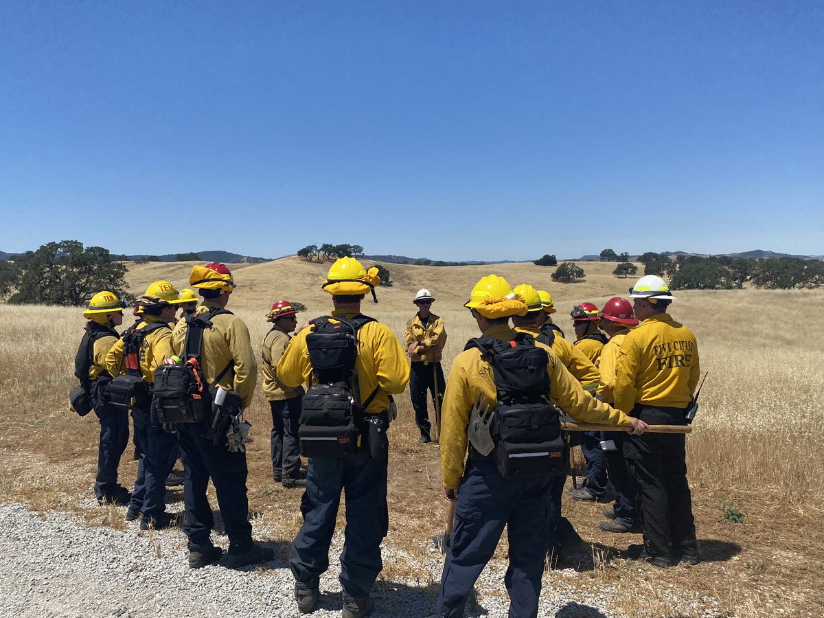 xslimt3's tweet photo. Today the XSL (SLO County) Incident Management Team is assisting with the County Wildland Urban Interface Drill being held in North SLO County.  
Being ready for wildfire is a team effort, from the fire agencies to incident management teams to YOU. Visit https://t.co/sJRABpaQaM. https://t.co/2oYce7uYmn