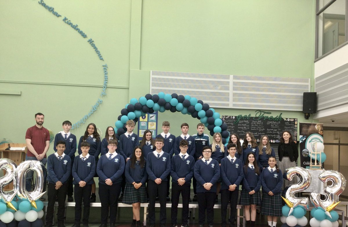 ColaisteNaMi's tweet photo. Congratulations to the TY Class of 2023 who graduated from the TY programme. Well done to all, it was a great year jam packed with great projects, new experiences and activities. Enjoy the summer break.
#colaistenami #cnm2023 #typrogramme #graduation https://t.co/dsv2V5DxbJ