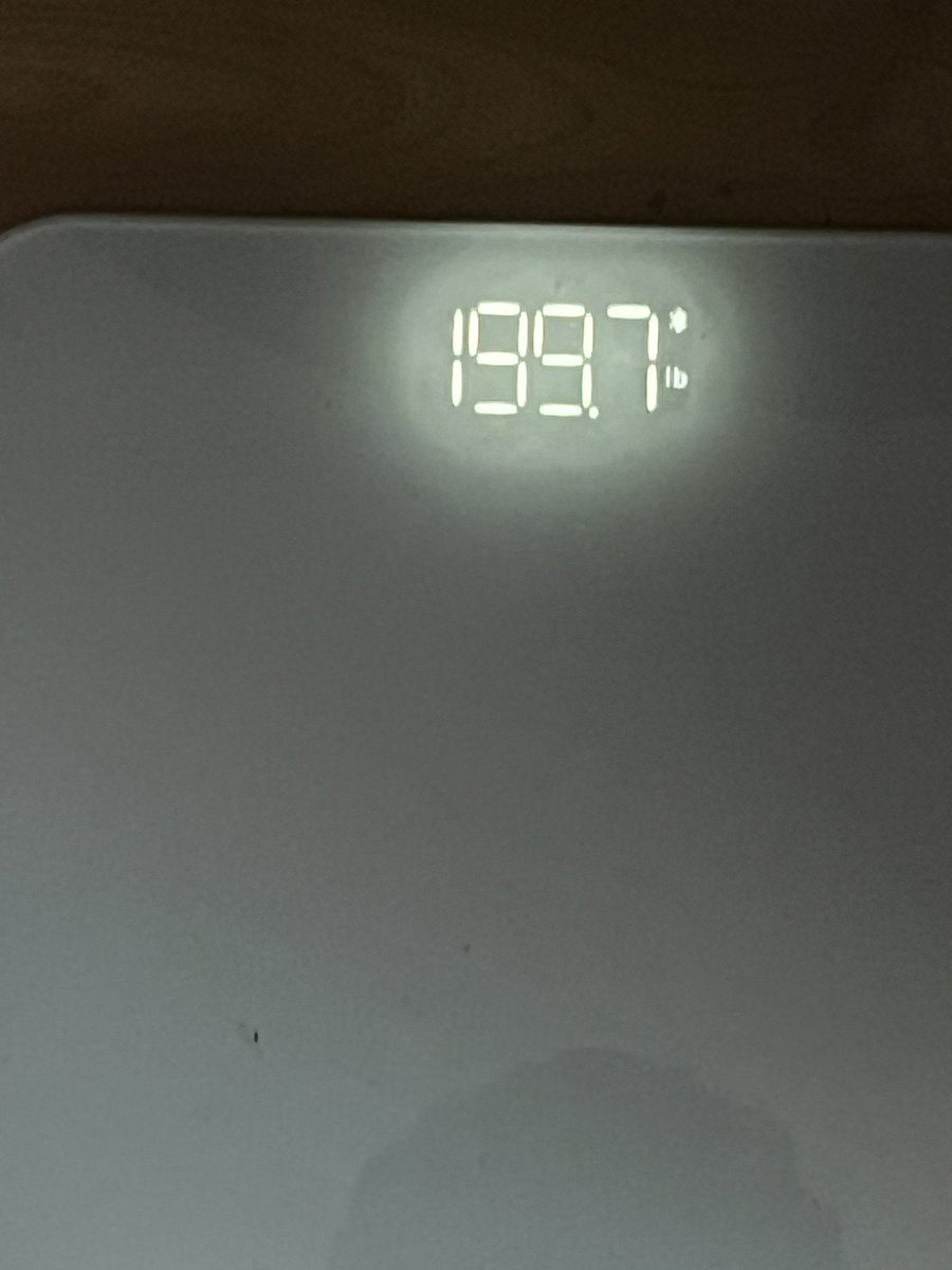 bunnidietcalz's tweet photo. Finally out of the 200’s againnn woooooo!!!!! Also congrats for me losing like 18 pounds so far! https://t.co/gyTUsTofAd