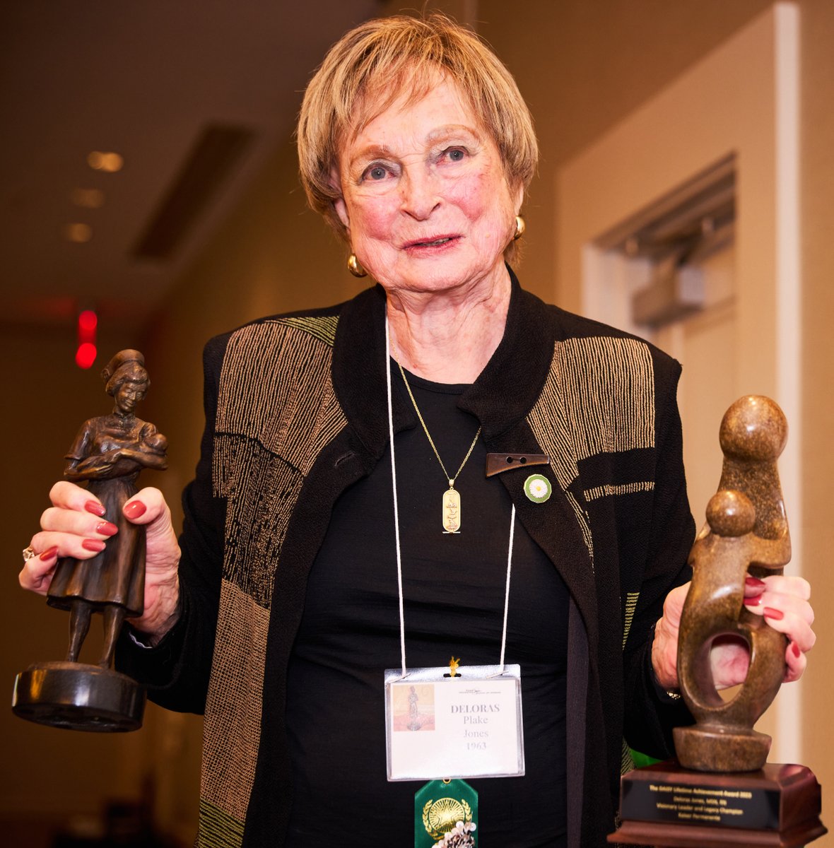 kphistory's tweet photo. We proudly recognize @KFSNAA alumni, &amp; former Kaiser Permanente Chief Nurse Executive Deloras Jones, MS, RN, with the DAISY Lifetime Achievement Award. Her historic leadership &amp; dedication advances the nursing profession through The Deloras Jones Nursing Scholarship Fund. https://t.co/s31PIDgWJQ