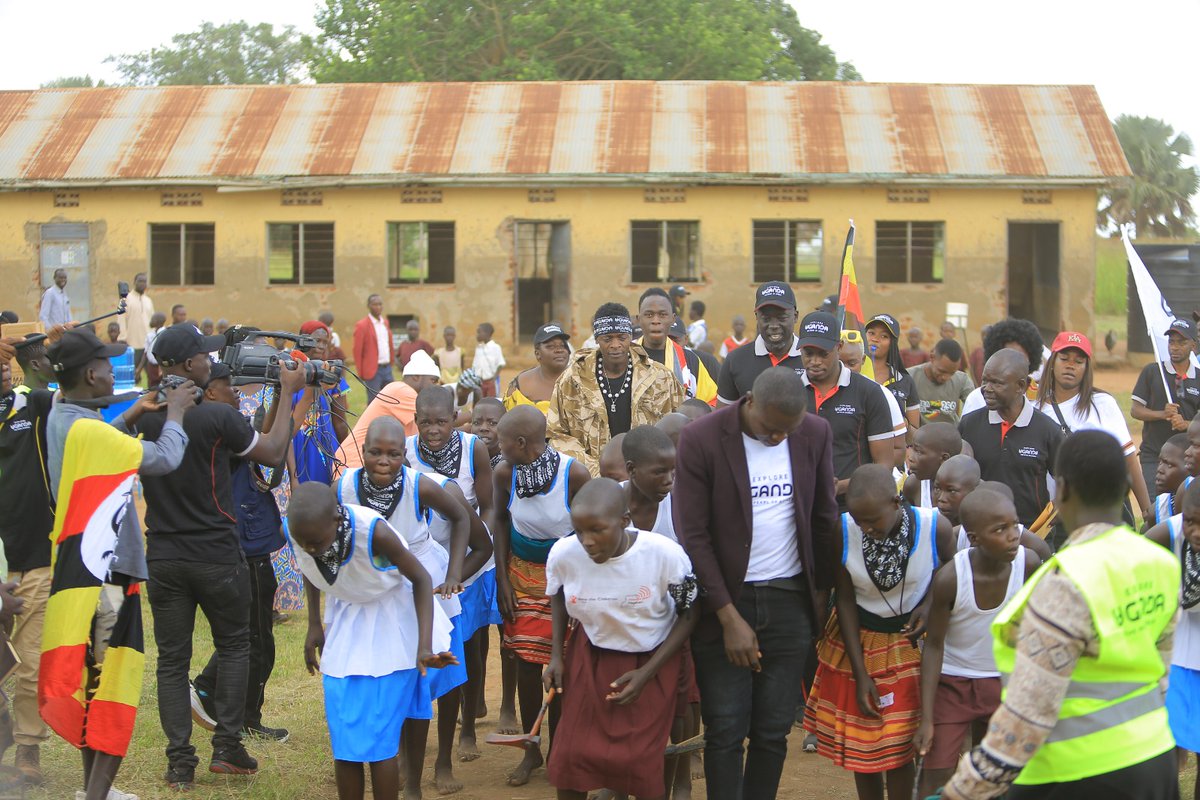 mugarra's tweet photo. Earlier today, #Day2 of the #ExploreNorth tour, we had a CSR engagement at Kijur Hill Primary School where we commissioned the painting of the school structures, donated scholastic materials and sanitary towels among other equipment.

CSR drives are part of our activities aimed at realizing the #ResponsibleTourism agenda.

My appreciation goes to all our partners who contribute towards the cause.
@ExploreUganda
@HolicPads