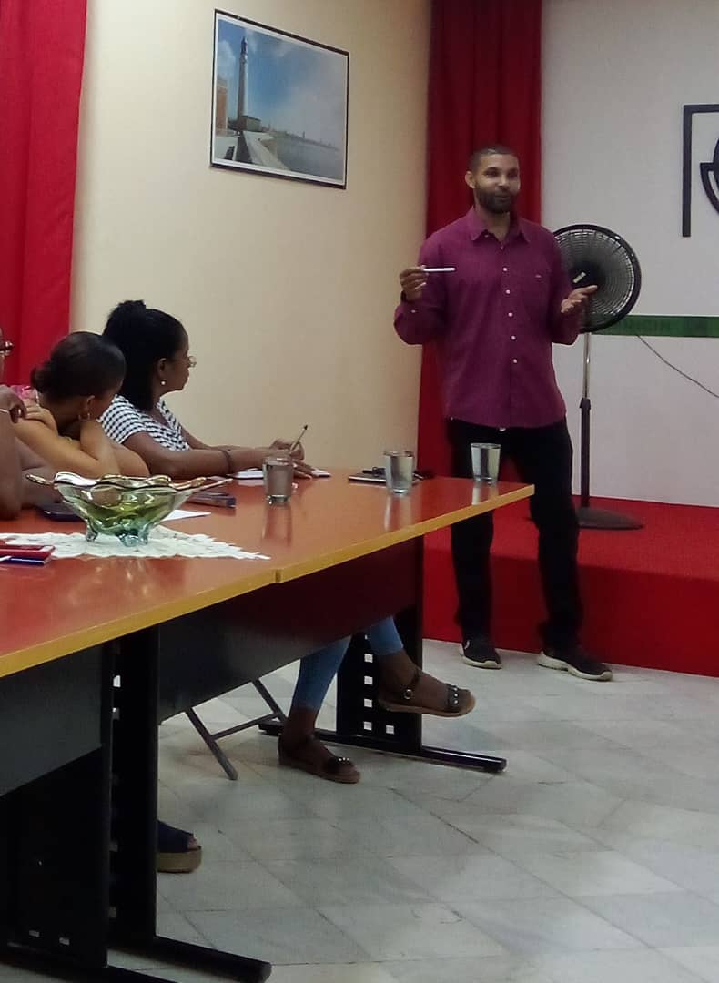 👉Celebran en el <a href="/RegistroCentral/">RegistroComercial</a> Primer Seminario sobre inscripción de actores económicos, con miras a revertir situación con Trabajadores por Cuenta Propia.
<a href="/MincinCuba/">Comercio Cuba</a> 
<a href="/BetsyDazVelzqu2/">Betsy Díaz Velázquez</a> 
<a href="/SElozegui/">Santiago Secada Elozegui</a> 
<a href="/KaterineHabana/">Katerine Habana Habana</a>
#ComercioCuba 
#MejorEsPosible 
#Cuba