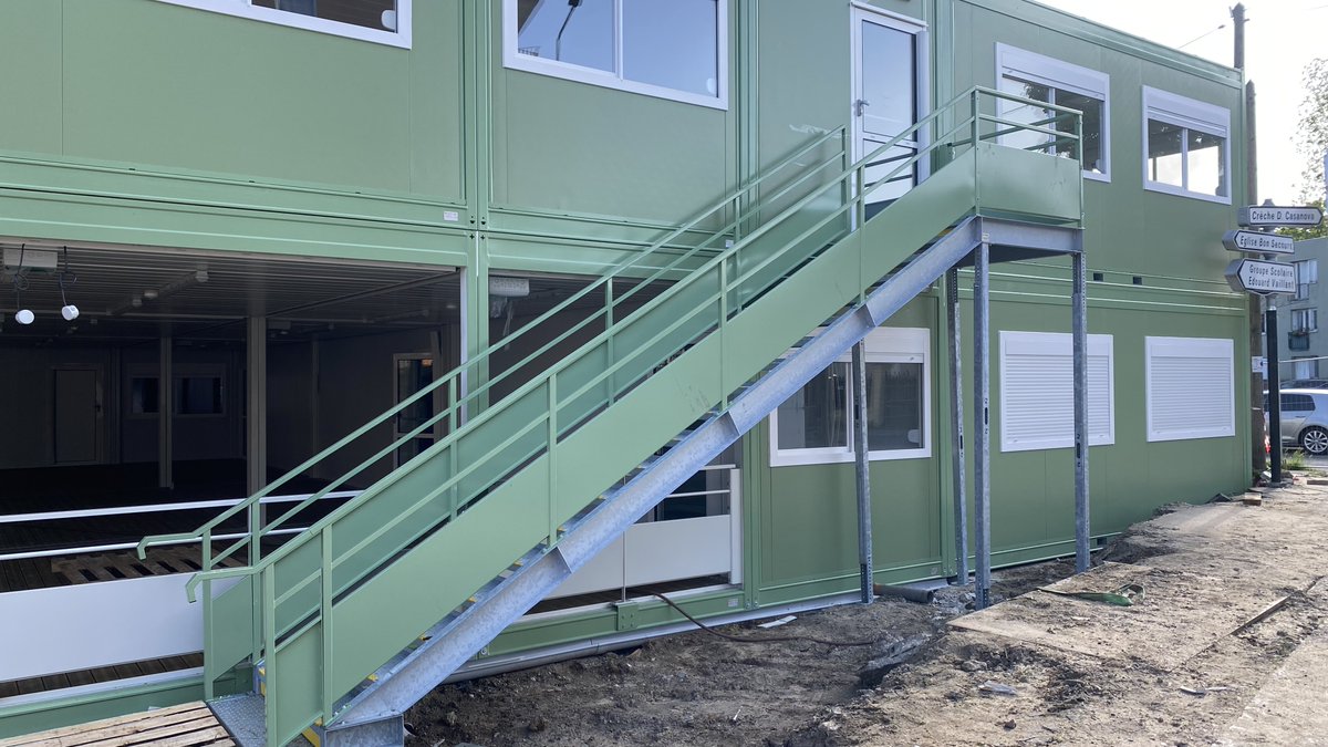 [CHANTIER]
C'est parti pour le Groupe scolaire de Bobigny (93) ! 🏗
Ce projet de Conception-Réalisation menée sur 24 mois a démarré. Nos équipes d'Île-de-France sont en train de construire et d'aménager l'école provisoire qui permettra d'être mise en service en septembre 2023