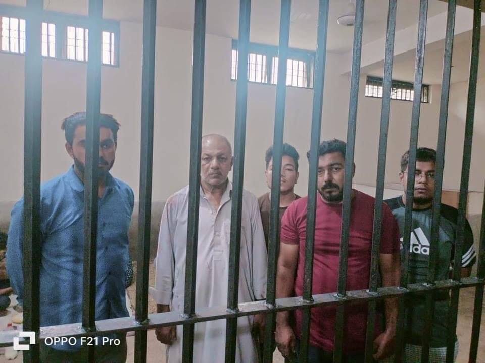 weatherwalay's tweet photo. 🔴 Our admin and health care advisor Dr. Saad Rafique was attacked by terrorists in Lahore's Children Hospital. Incident was led by a Police ASI of Sindh. Dr. Saad is currently in critical condition as his skull got fractured, he's currently admitted in ICU. We request @GovtofPunjabPK @GovtofPakistan and relevant authorities to take strict action against these criminals. Kindly spread this message and retweet!