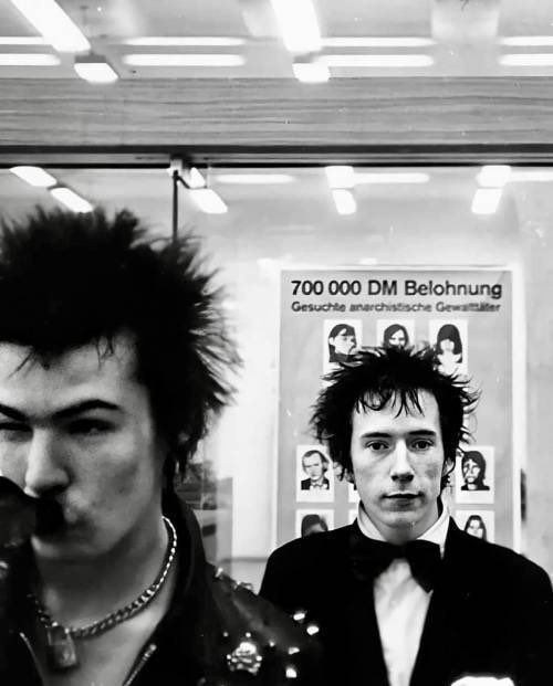 #sexpistols #sidvicious #johnnyrotten #johnlydon #RAF #punkrockhistory