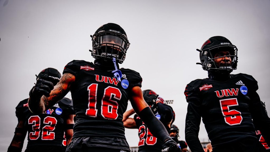 blessed to receive an offer from University of Incarnate Word ❤️ 
<a href="/coachwhiteDP/">DontPanic™♚</a> <a href="/Kennyhill13/">Kenny Hill Jr7⃣</a>