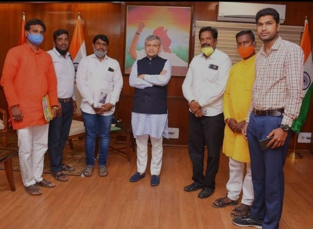NR_Lko_Act2's tweet photo. माननीय #रेलमंत्री @AshwiniVaishnaw  जी आपको #रेलवे_अपरेंटिस के मामले को जल्द से जल्द सुलझाना होगा। #तमिलनाडु और #मध्यप्रदेश जैसे कई राज्यों में चुनाव हैं .कृपया हमें ऐसे कार्य करने के लिए बाध्य न करें जो इन राज्यों में @BJP4India के लिए हानिकारक हों।अगले साल 2024 के चुनाव भी हैं. https://t.co/WpcS3XrC87