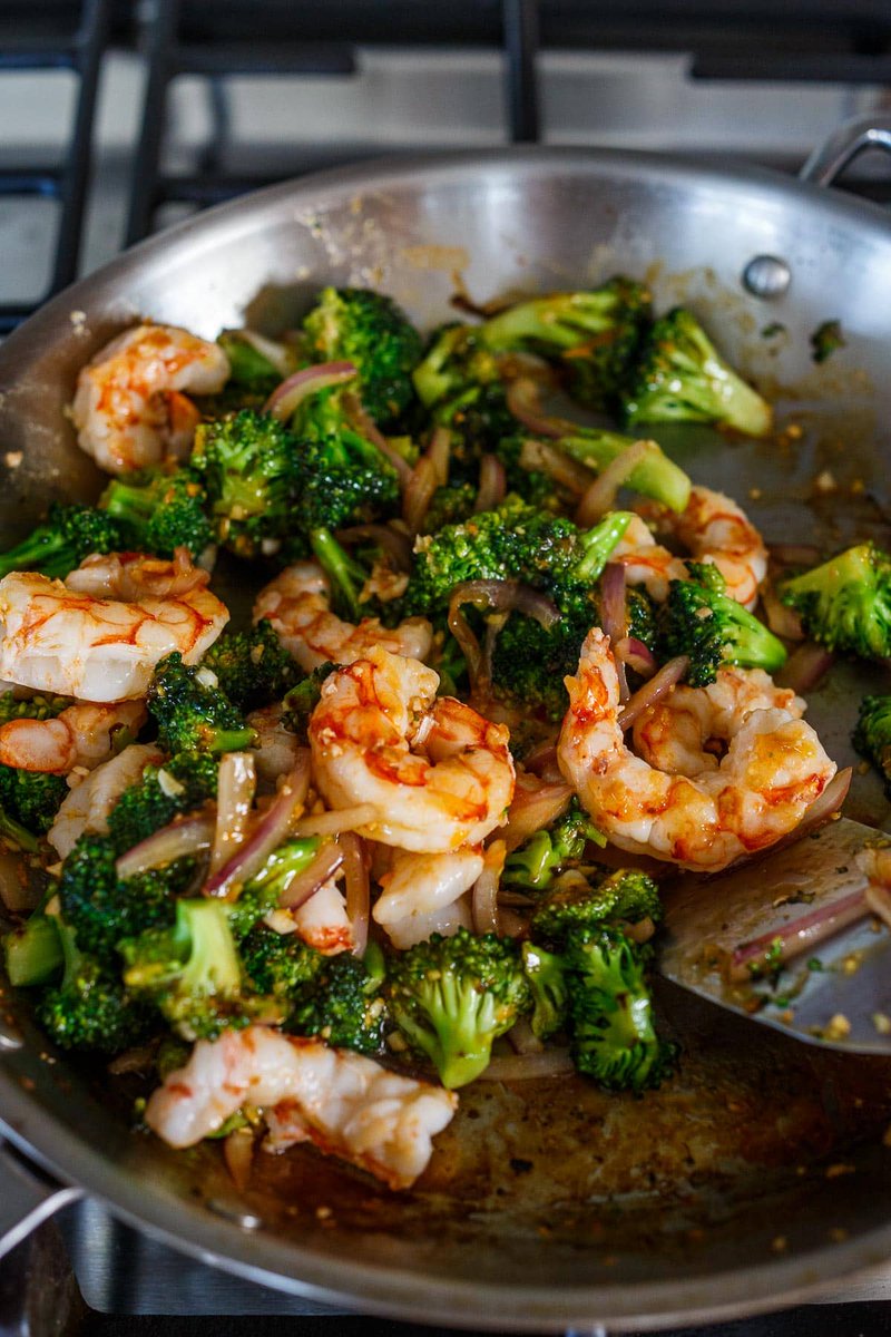 Asian flavors come together perfectly in this shrimp stir fry. #aspiringchef #dinner  cpix.me/a/170671580
