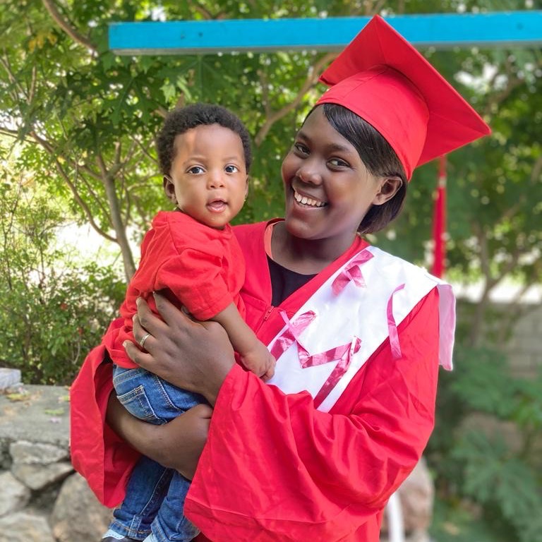 HeartlineHaiti's tweet photo. We're celebrating moms and their healthy babies graduating from the Heartline MC program! You are making an impact in #Haiti! #maternalhealthcare #haitian #motherhood #maternitycenter https://t.co/EoxZBs0lo0