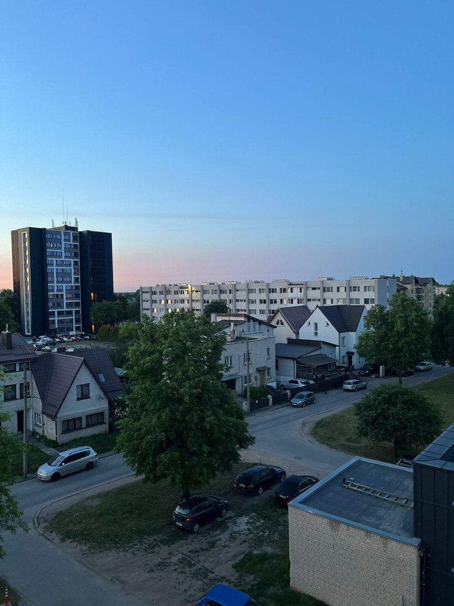 Erasmus things that altered my brain chemistry: empieza a hacerse de día a las 3:30 de madrugada sin persianas😋👍