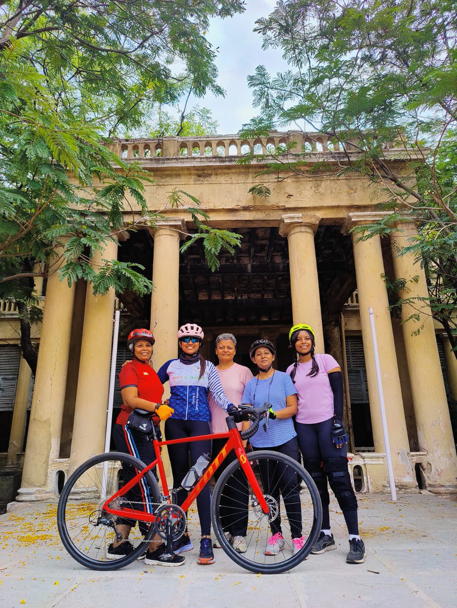 #BicycleTourism
#HyderabadCyclingRevolution
#WorldBicycleDay
#BicycleDay

#HyderabadHeritage cycling Ride to Govt Boys School Aliya Estd 1872 #Hyderabad #Telangana
@historianhaseeb

Consider renovating the  structure

@KTRBRS
@arvindkumar_ias @sselvan @MyHydHeritage