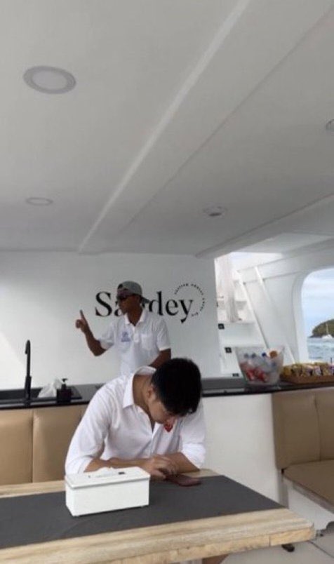 thvexposei's tweet photo. @nesskm22 do these people here it's true yoyo was with them in the cruise but charlotte NEVER talked about it 👀 https://t.co/grrEzW1HjJ