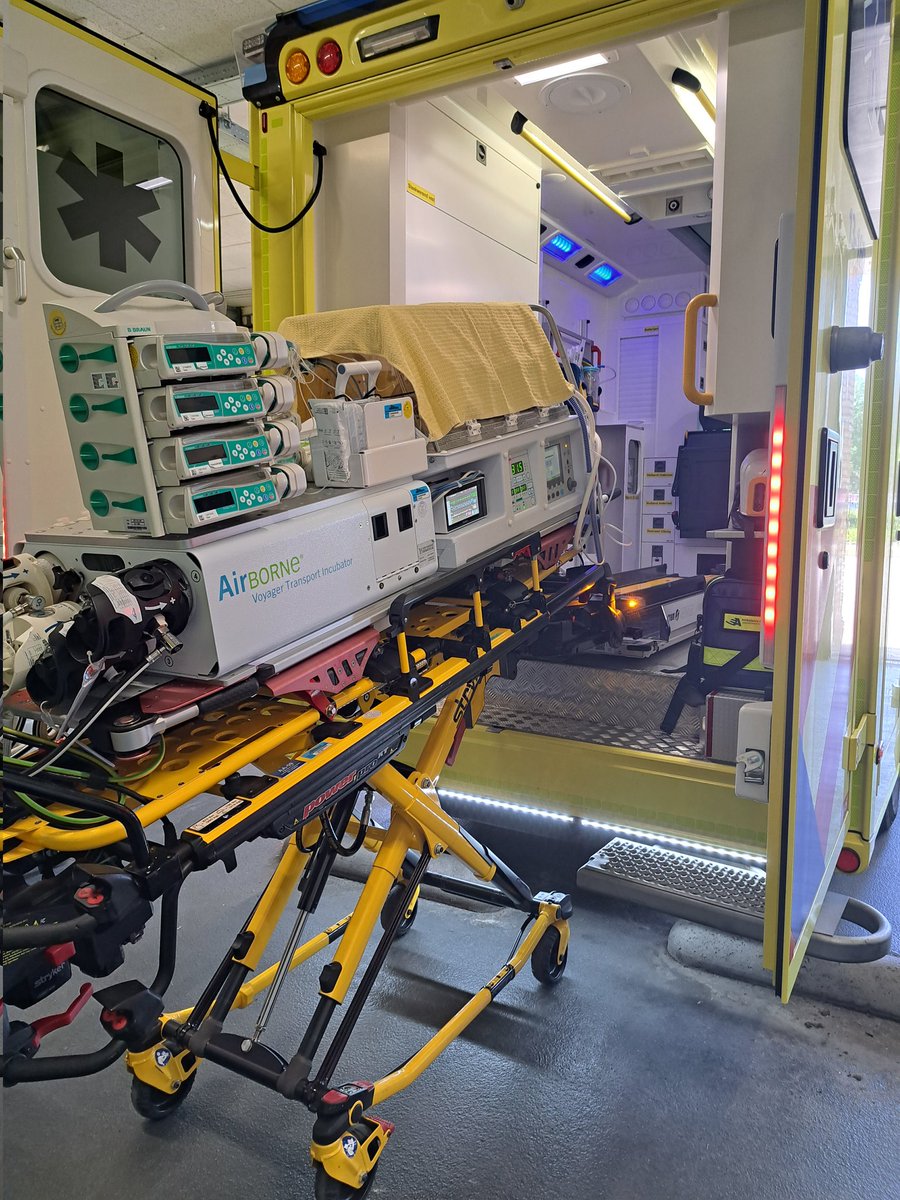 Deze hele week staat bij mij in het teken van een initiële rijopleiding voor IC chauffeurs. Eén dag OP <a href="/OTCRij/">OTCRij</a> en een dag openbare weg training/MICU dienst @AmbuAmsterdam. Leuk om op dit specialistische gedeelte van ambulancezorg bezig te zijn. <a href="/micu_asd/">MICU Amsterdam</a>