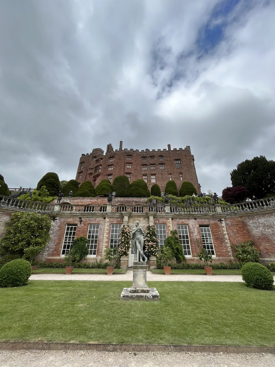 crazycurlyclare's tweet photo. @NTPowisCastle #PowisCastle https://t.co/3h1hMnITZi