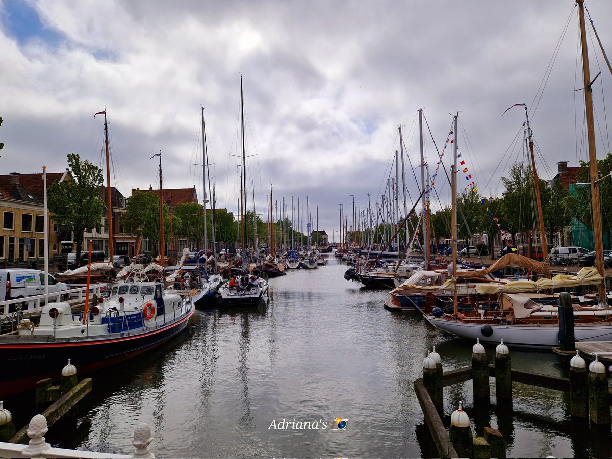 ArjaKastelein's tweet photo. De #Noorderhaven ligt tjokvol zeilboten, klaar voor de #HTRace Harlinger-Terschellingrace van morgen... #zeilboten #Harlingen ⚓️😊💪💪💪 https://t.co/UejeMC4r5d
