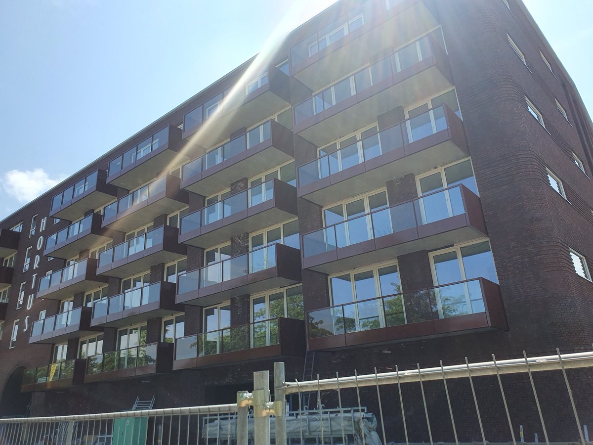 OnleefbrCapelle's tweet image. Het pand naast #allsafe (Hortus) begint in soort van eindfase te belanden. Het ontsiert wel de buurt die eindelijk met het kekke jaren '30 geel van allsafe wat was opgeknapt. #capelleaandenijssel