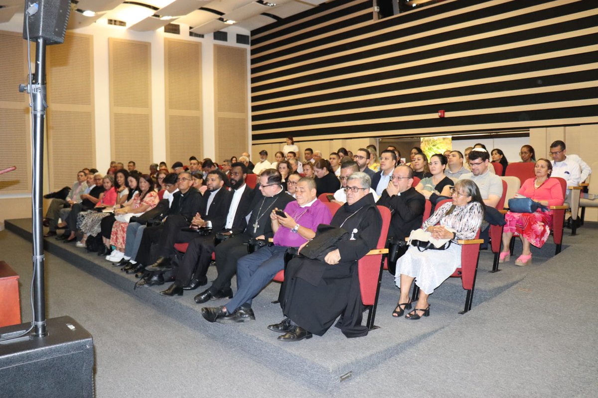 GobiernoAnt's tweet photo. #AEstaHora Inicia la Socialización del Sistema Nacional de Libertad Religiosa, de Cultos y Conciencia con @MinInterior.

🗣️En este espacio conoceremos algunas implicaciones que tendrá el Sistema Nacional de Libertad Religiosa en Antioquia, según el Plan Nacional de Desarrollo. https://t.co/GEw21YgcUy