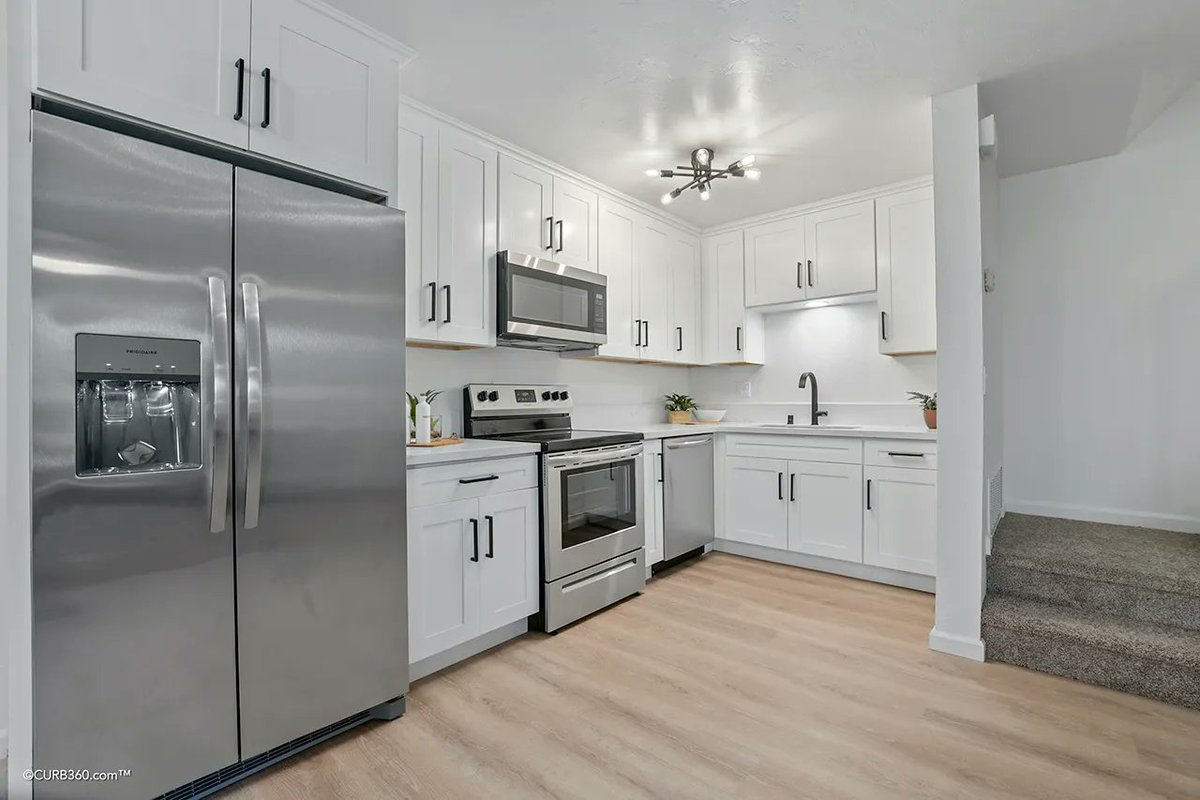 Looking to breathe new life into your kitchen without breaking the bank? 🛠️ Our team at Renovation Realty has got you covered! 

Our expert team is ready to turn your kitchen dreams into a reality! We specialize in hassle-free renovations that fit your budget. 💪💰