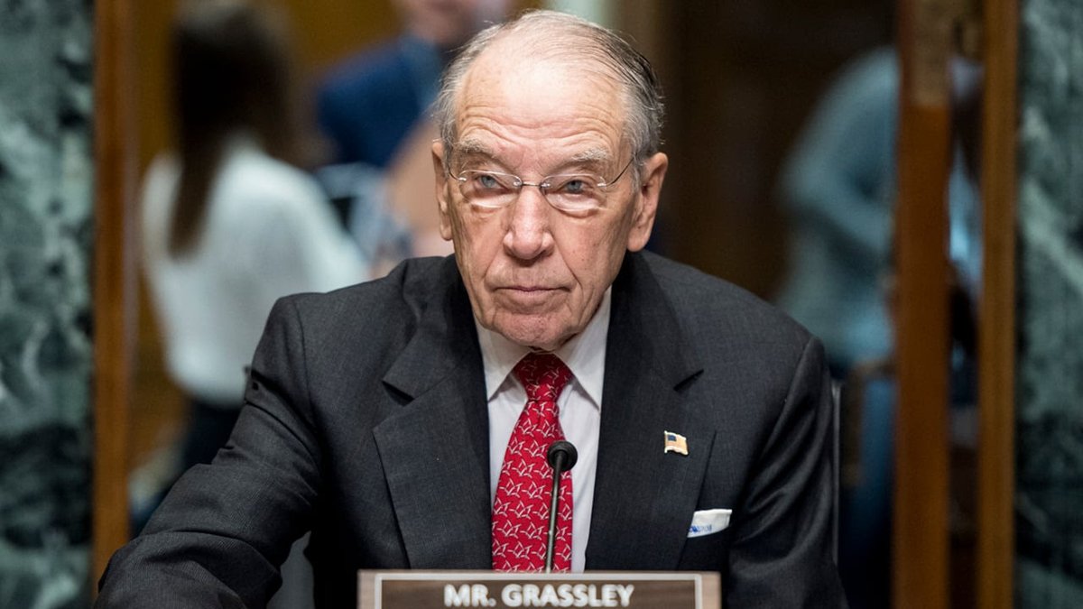 Sen Chuck Grassley called for suspending work on 2025 US Dietary Guidelines until members of the expert committee (DGAC) disclose their conflicts-of-interest. Why? 95% of 2020 DGAC had at least one tie to Big Food/Pharma industries! Nutrition Coalition: @4dietaryreform