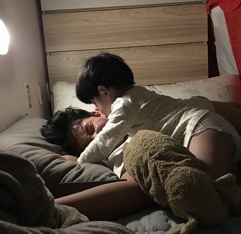 hyeuzin's tweet photo. Dari yang sekecil itu sampai segede ini. Cepet banget kamu gedenya vis, nanti appa sama siapa kalau kamu cepet gede. Jagoannya appa❤️ https://t.co/Q9DGB3e5tY