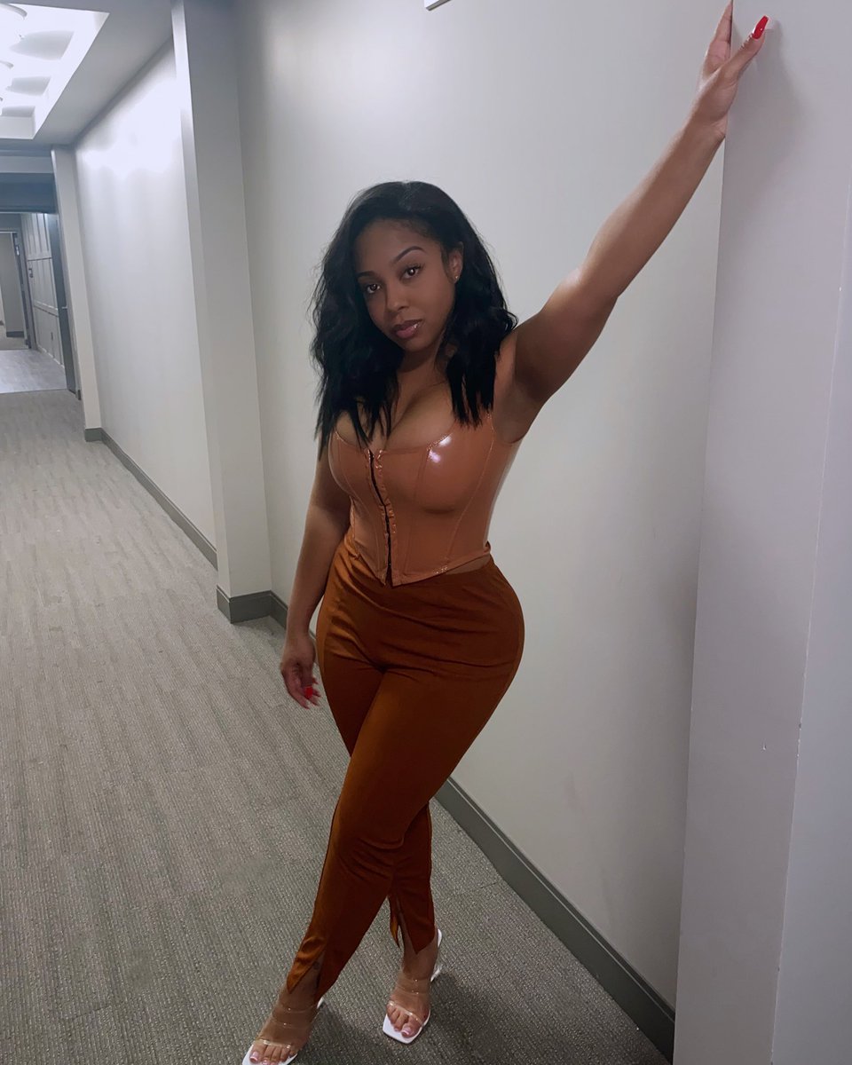 jaaayLENo's tweet image. 👩🏽‍💻