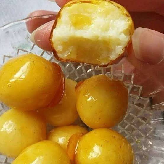 igorpatzlaff's tweet photo. pouco se fala da magnânima deliciosidade que é essa bala caramelizada recheada com coco, uau https://t.co/6bt96LaIvL