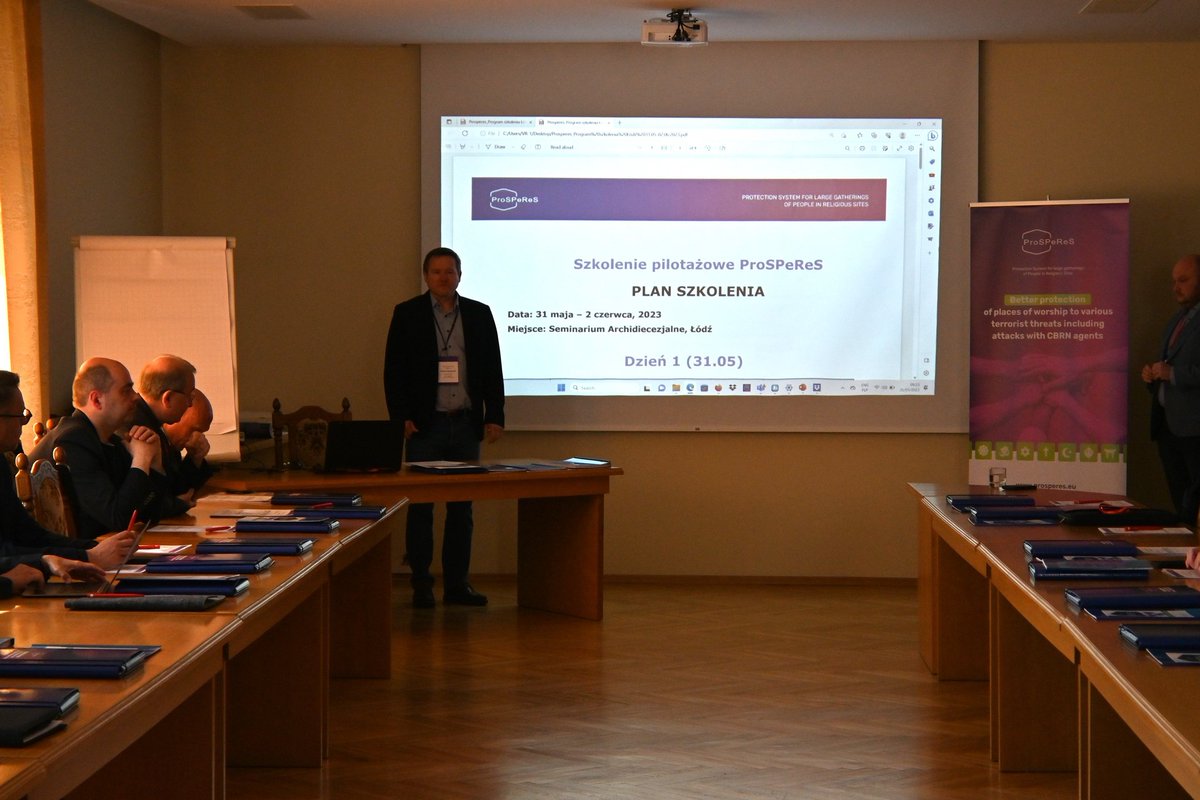 ProSPeReS1's tweet image. The first Prosperes project  pilot training organized by Archdiocese of Lodz and University of Lodz with contribution of Jewish Community of Warsaw, Social Observatory, Lodz Regional Police, Warsaw Municipality Police stared on 31st of May.