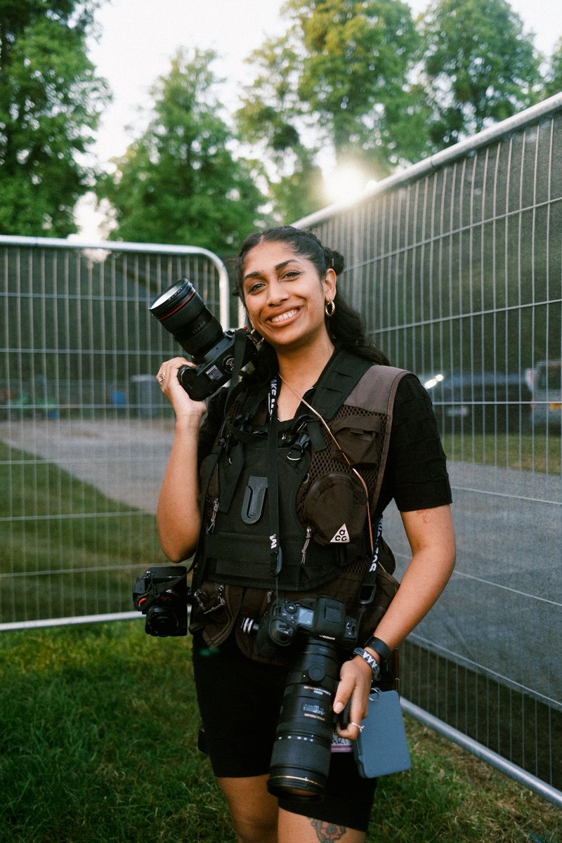 Astr0Isha's tweet photo. The photographer vs the photo https://t.co/yqRvT4THiy