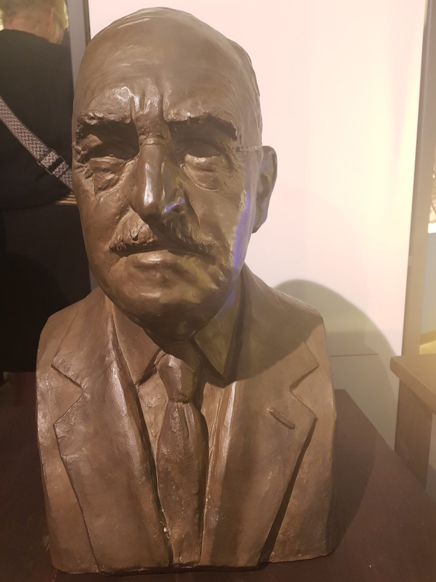 'De Gerard' is gelanceerd. In het Philipsmuseum is de belangstelling groot. De expositie is geopend en burgemeester Dijsselbloem verricht zijn eerste knippende handeling.