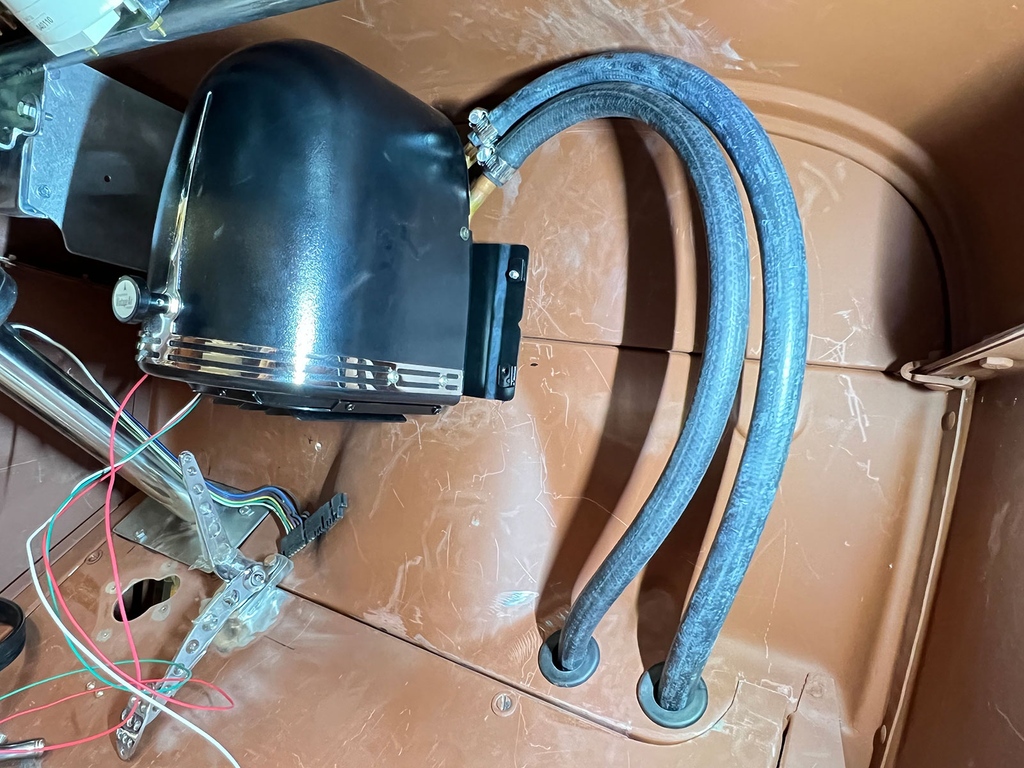modernrodding's tweet image. Most old hot rods are void of conveniences or if they have them, they're not working. We install Vintage Air, Inc.’s Streamline Heater Kit, a super simple and clean system, with help from Hotrodsbydean. #ModernRodding 
- 
inthegaragemedia.com/how-to-install…