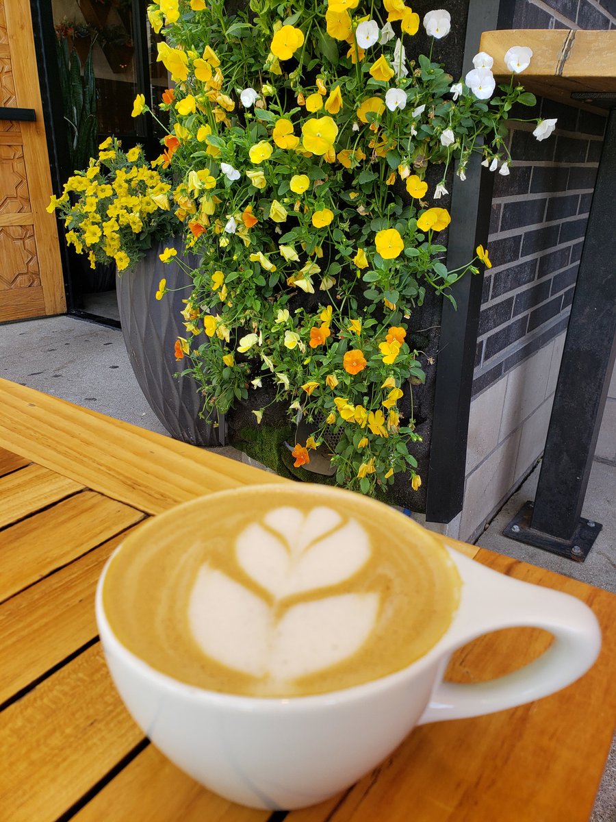 Beautiful day for coffee outside 💐