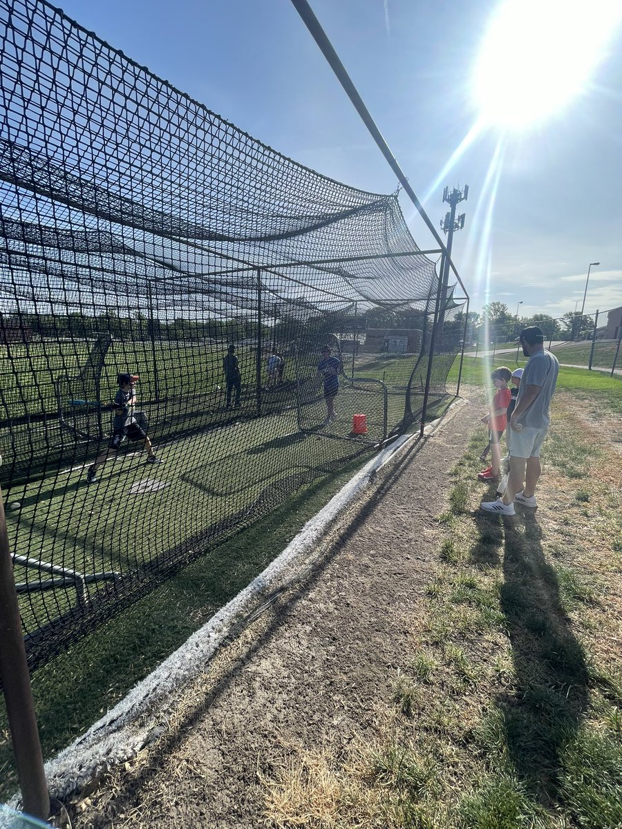 After a tough loss to East last night, the rockets are taking a step back and helping some future rockets on some drills. Thank you <a href="/KyleTroutman6/">Kyle Troutman</a> <a href="/TraetonBrandt/">Traeton Brandt</a> <a href="/Chase_Blanch0/">Chase_Blanchard__</a> <a href="/CooperThelen/">Cooper Thelen</a> <a href="/BreckNorthup/">Breck Northup</a> <a href="/BliemeisterWill/">Will Bliemeister</a> <a href="/19_kaleb/">kaleb hunt</a> <a href="/SantinoAlex77/">Santino Alexander</a>